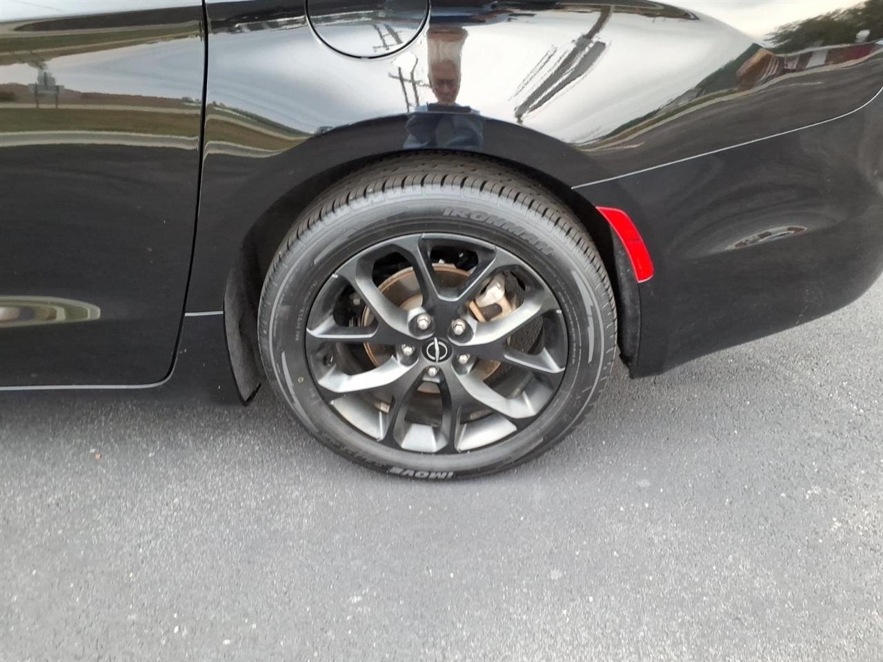 Chrysler Pacifica Limited FWD 2025