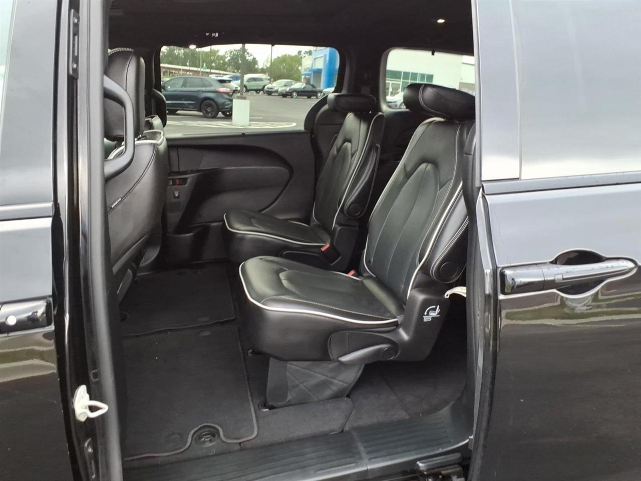Chrysler Pacifica Limited FWD 2025