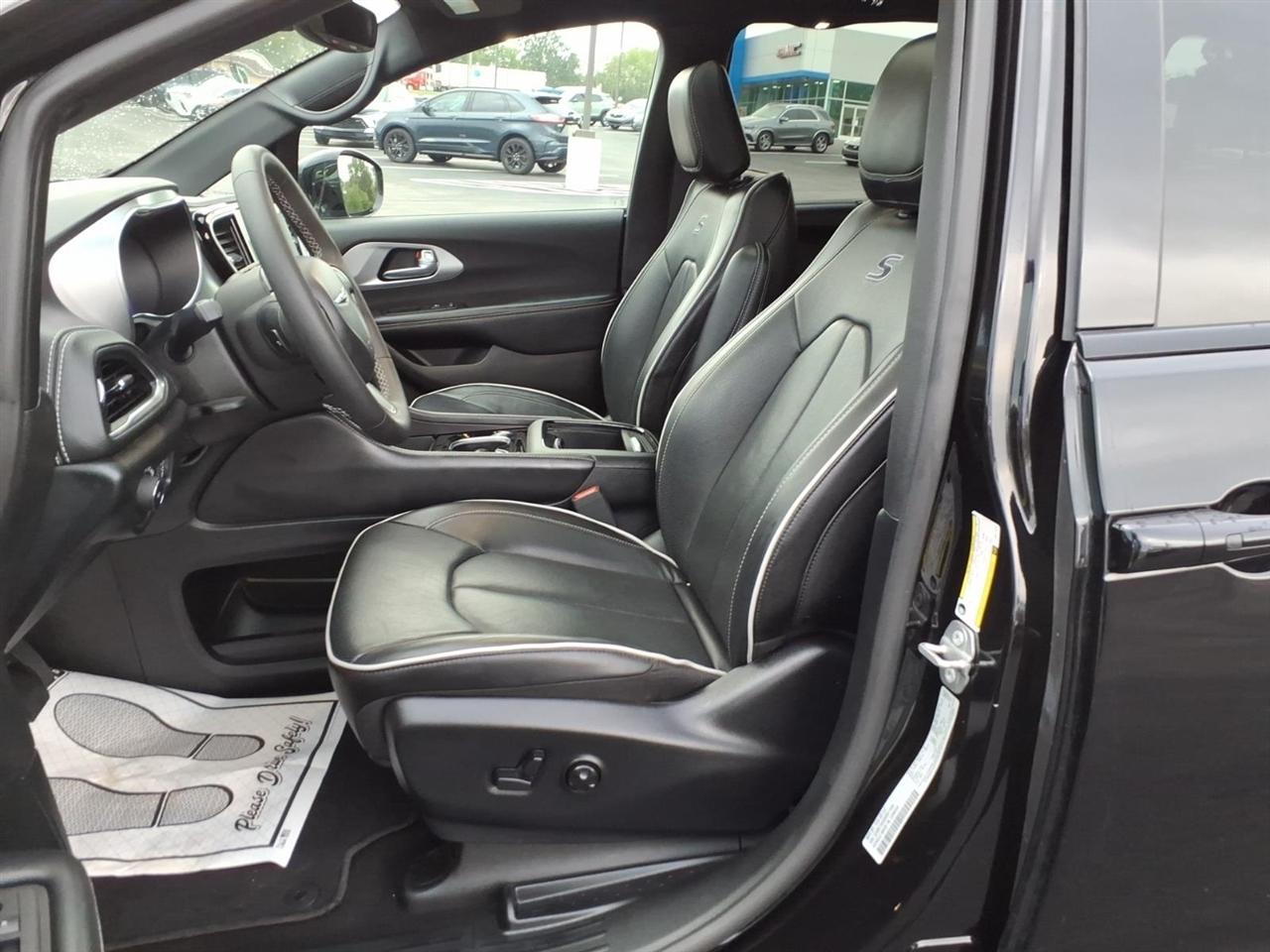 Chrysler Pacifica Limited FWD 2025