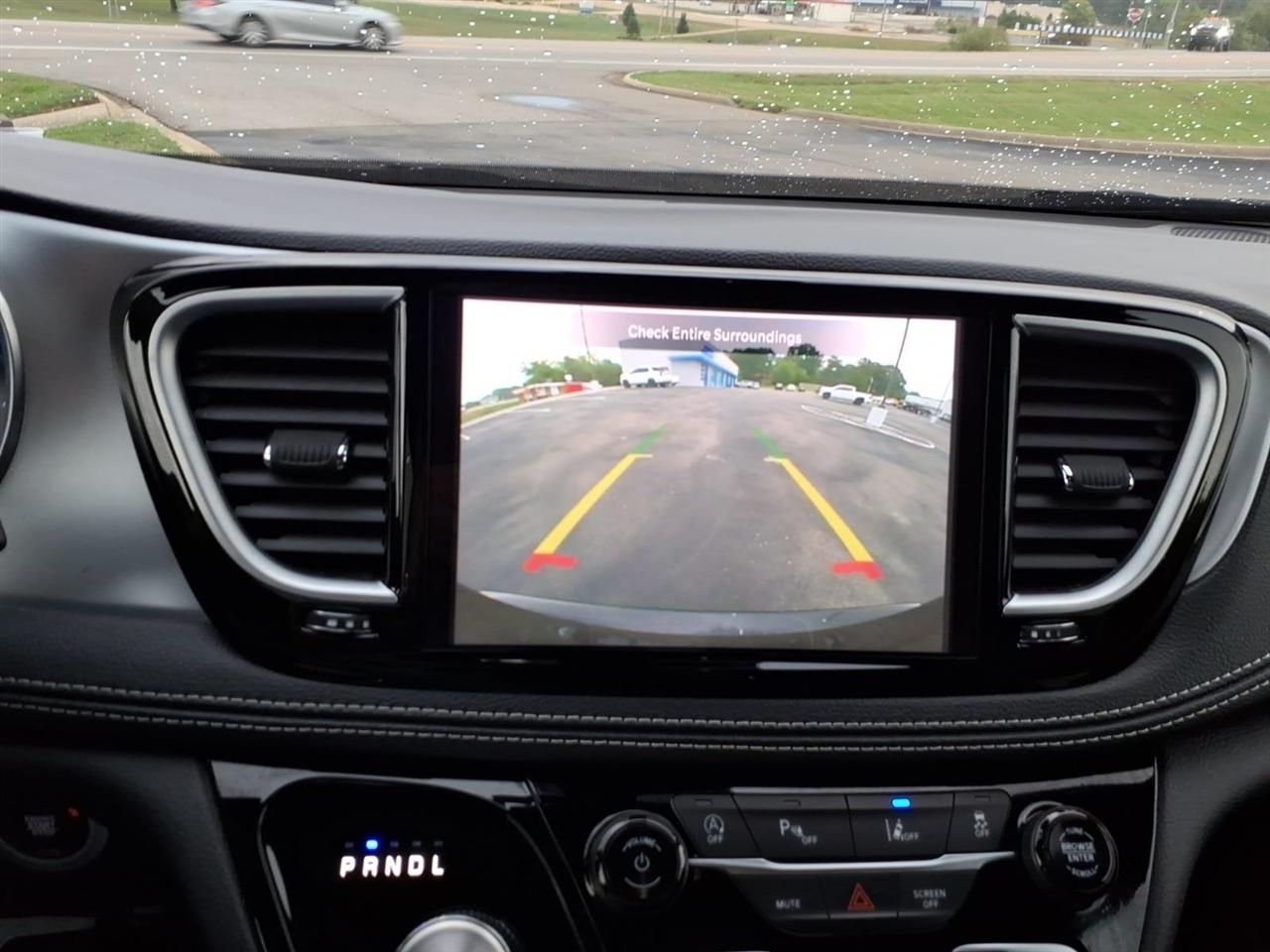 Chrysler Pacifica Limited FWD 2025