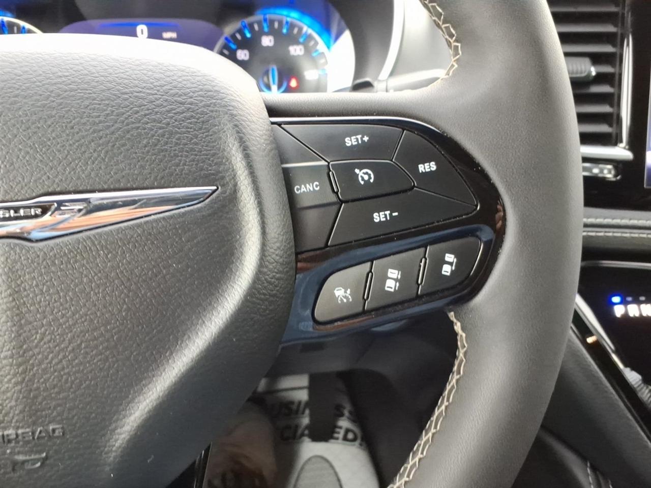 Chrysler Pacifica Limited FWD 2025