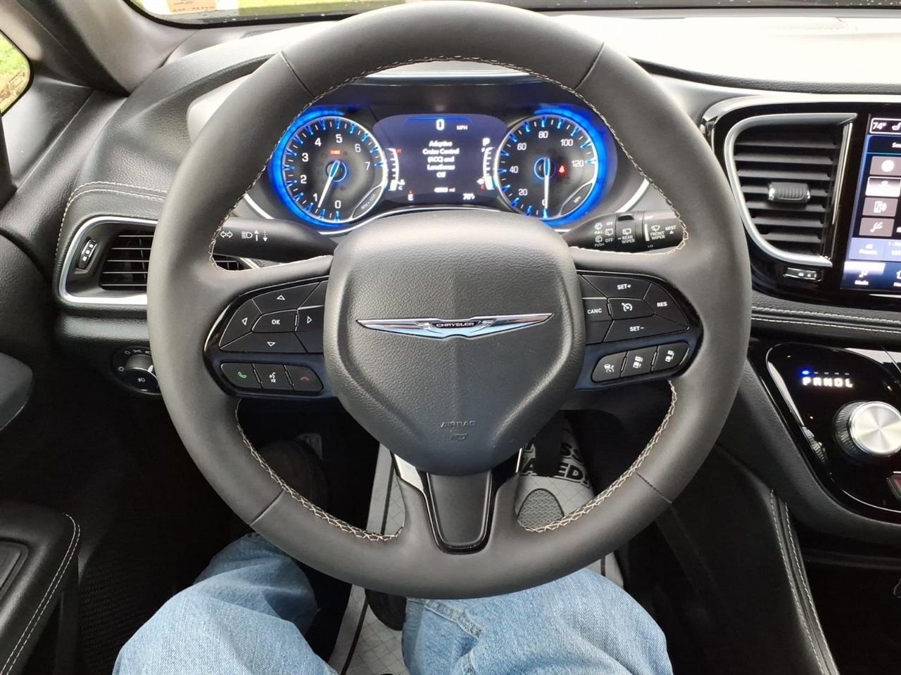 Chrysler Pacifica Limited FWD 2025