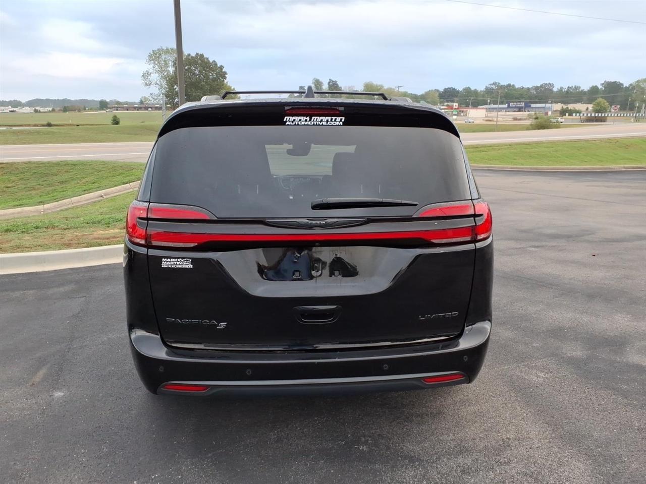 Chrysler Pacifica Limited FWD 2025