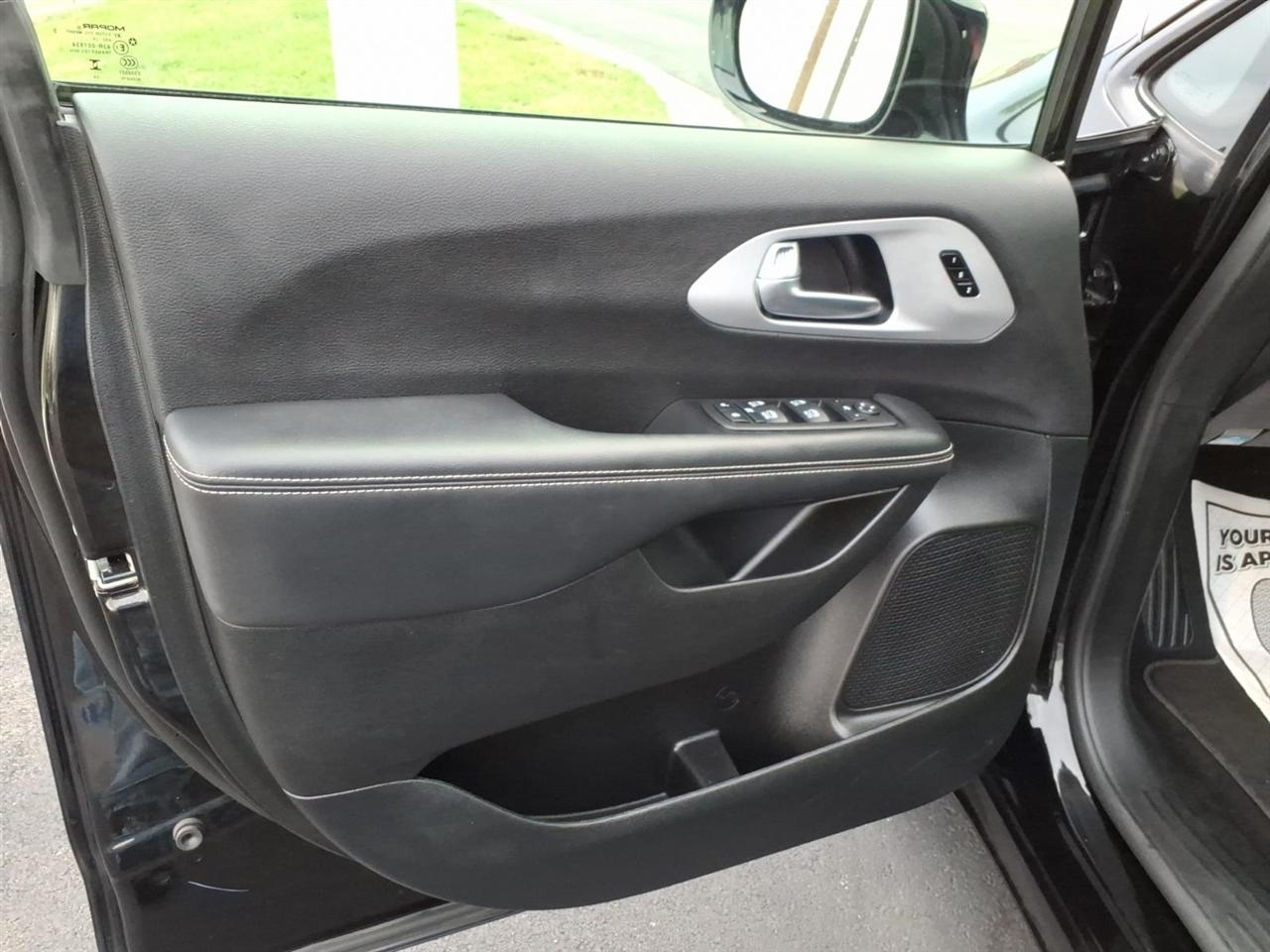 Chrysler Pacifica Limited FWD 2025