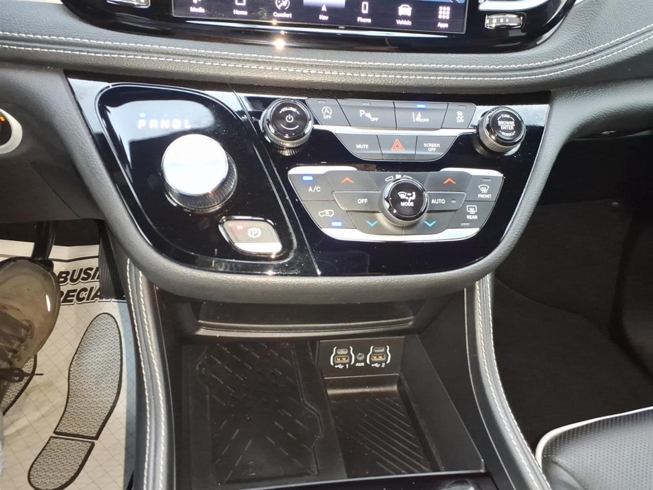 Chrysler Pacifica Limited FWD 2025