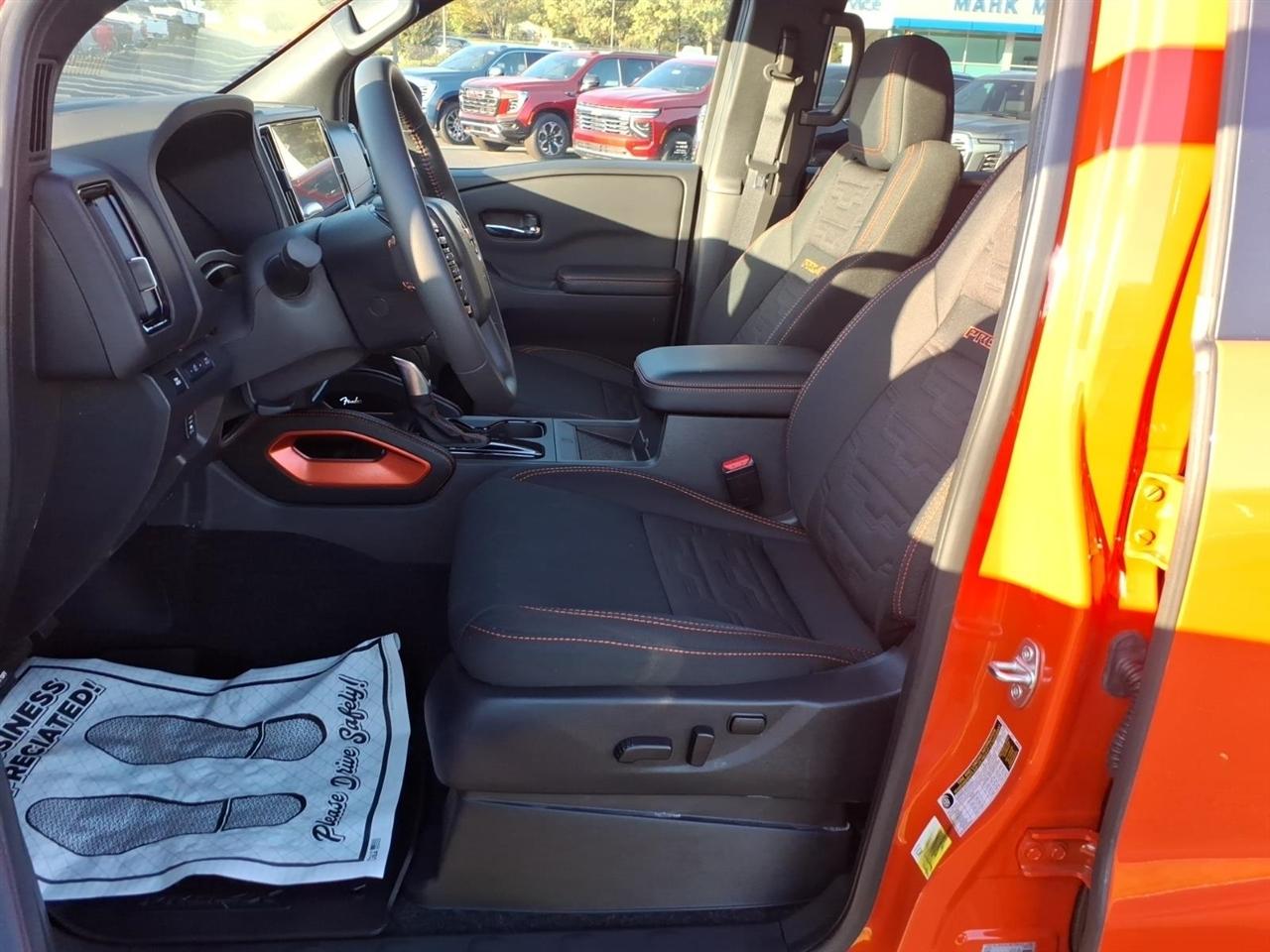Nissan Frontier Crew Cab 4x4 PRO-4X 2025