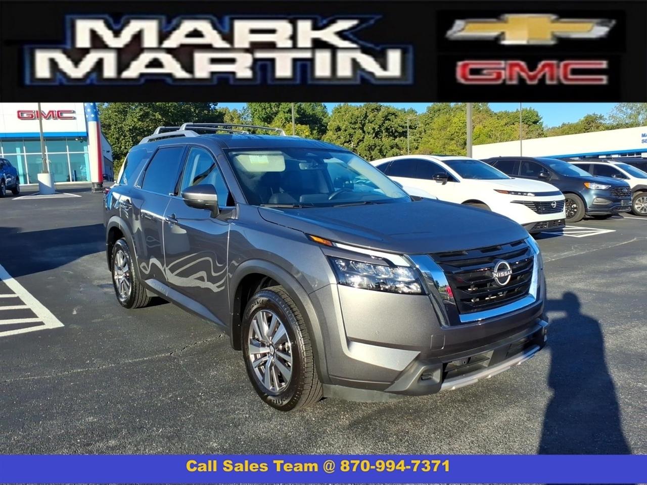 2025 Nissan Pathfinder SL