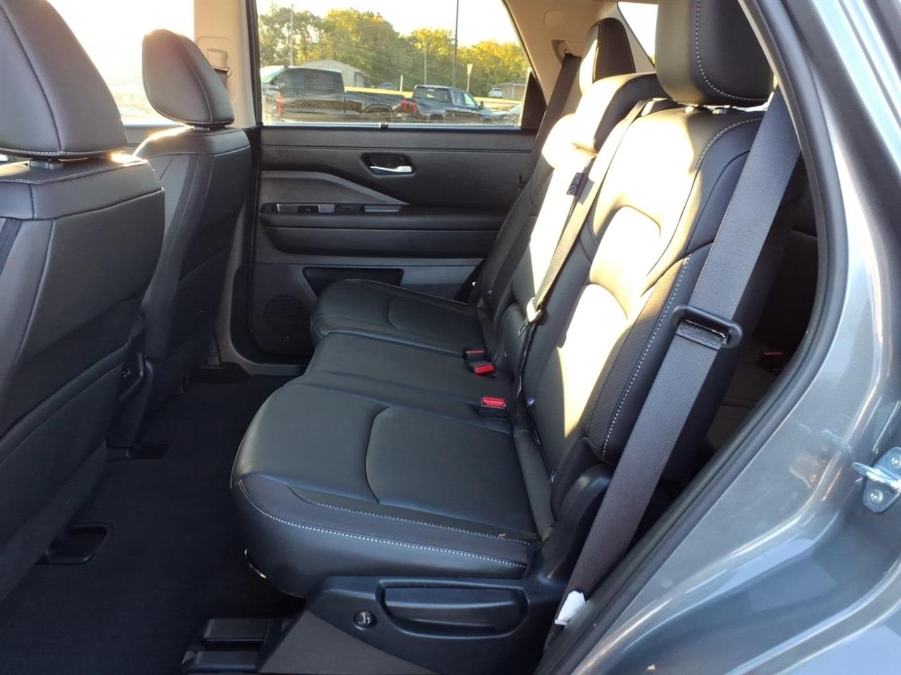 Nissan Pathfinder SL 4WD 2025