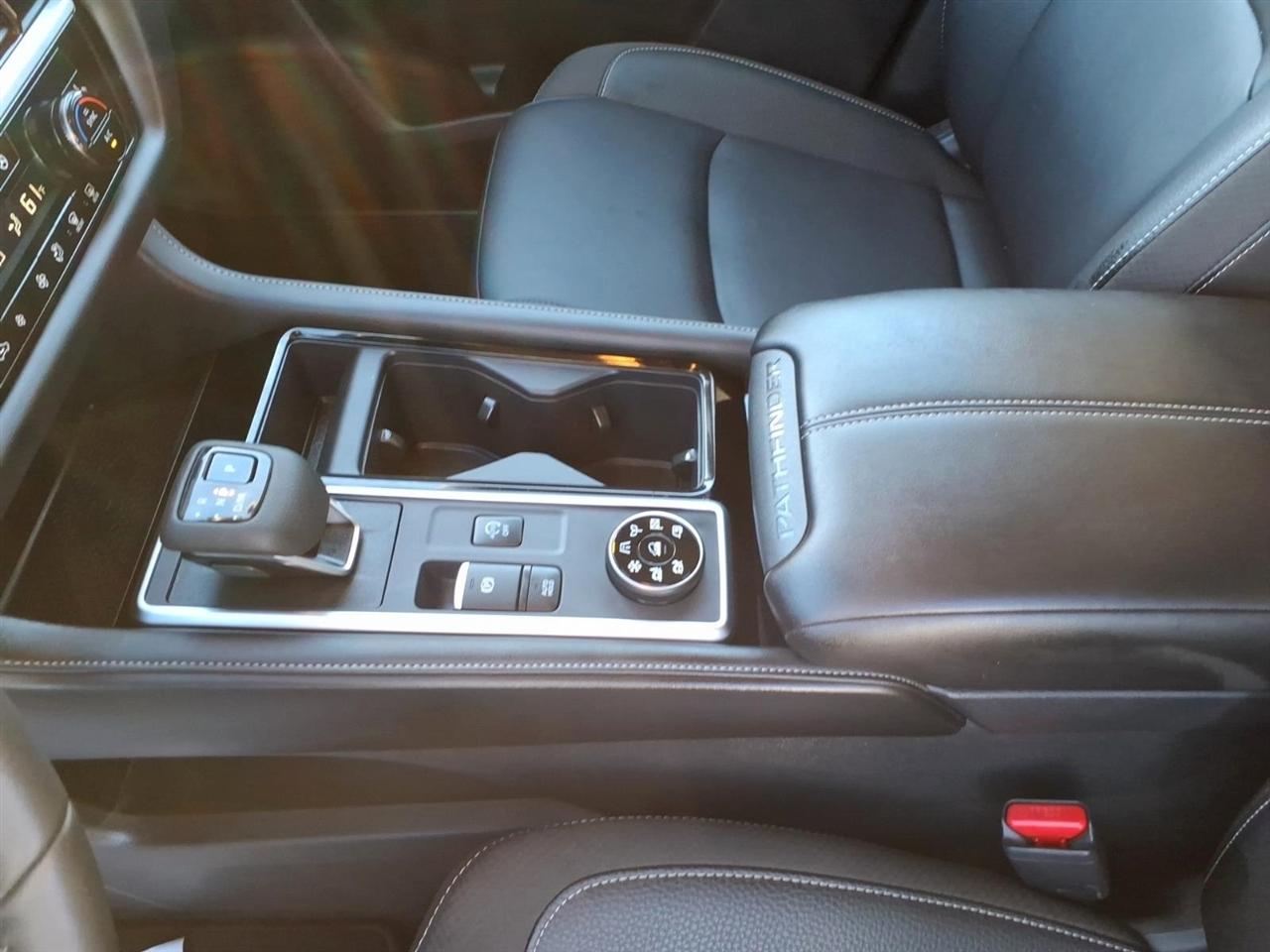 Nissan Pathfinder SL 4WD 2025