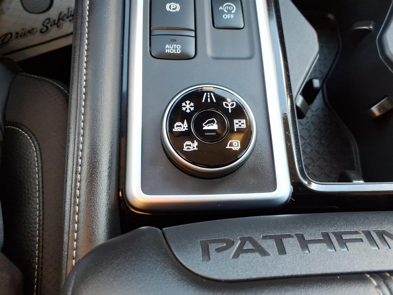 Nissan Pathfinder SL 4WD 2025