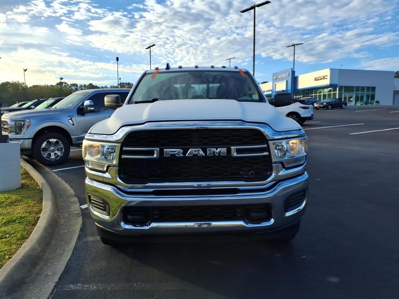 RAM 2500 Tradesman 4x4 Crew Cab 6'4" Box 2019
