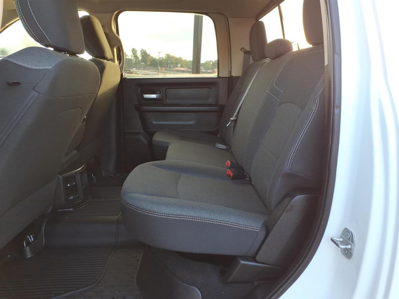 RAM 2500 Tradesman 4x4 Crew Cab 6'4" Box 2019