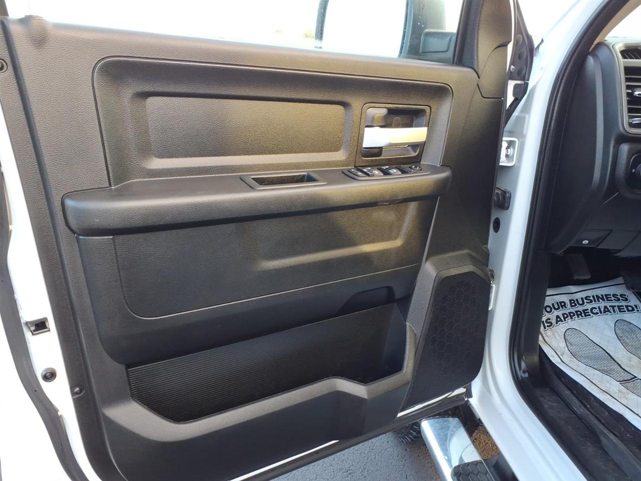 RAM 2500 Tradesman 4x4 Crew Cab 6'4" Box 2019
