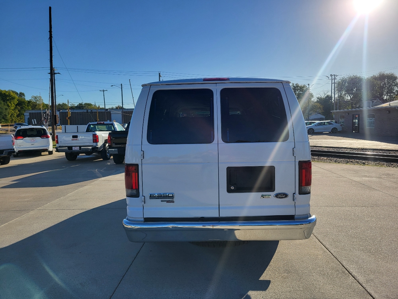 2011 Ford E-350 photo 3