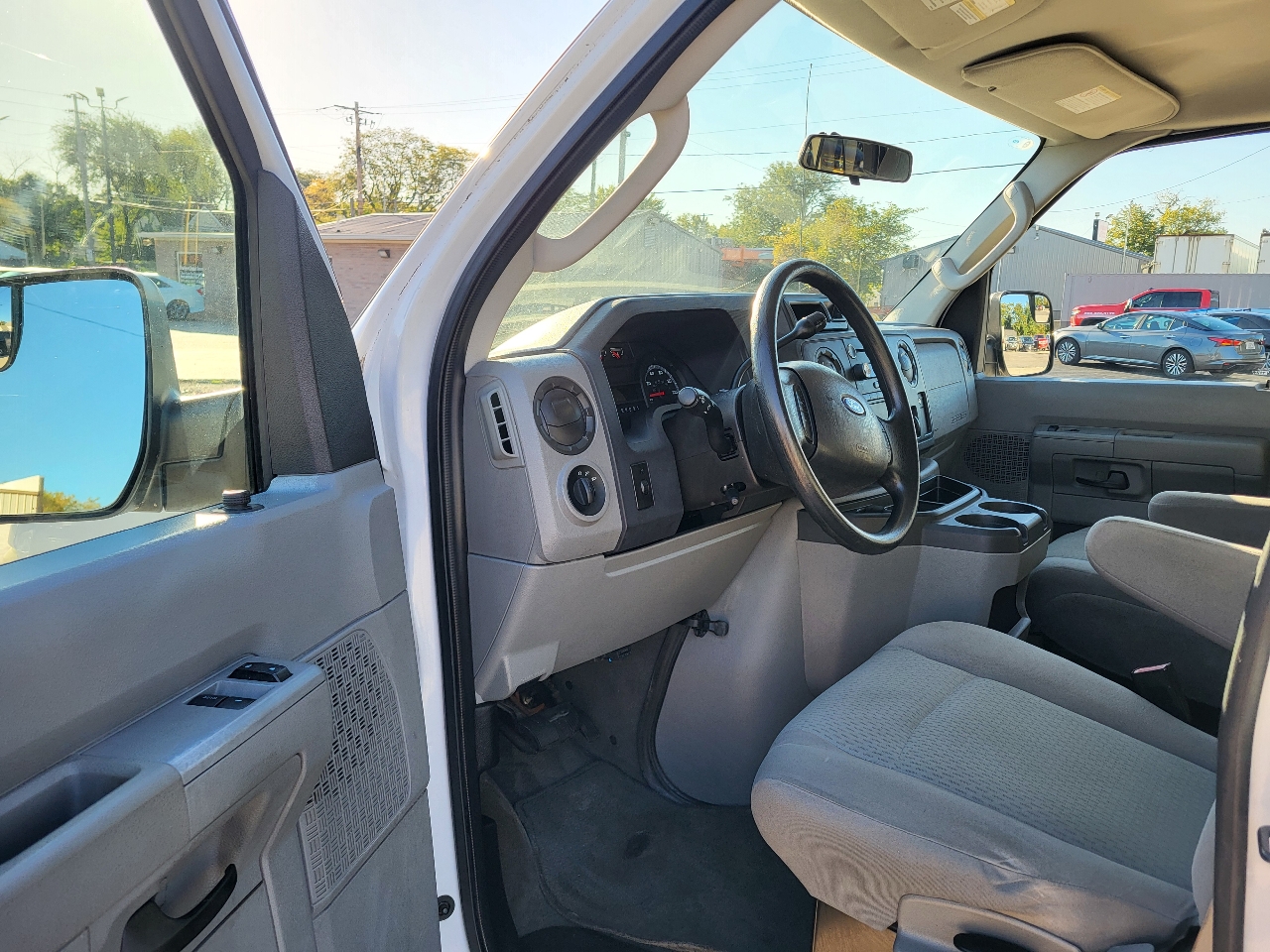 2011 Ford E-350 photo 4