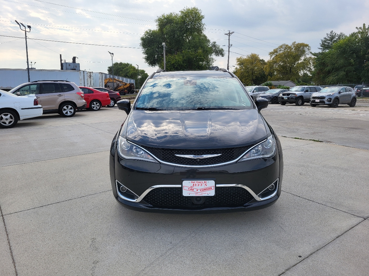 2017 Chrysler Pacifica Touring Plus photo 2