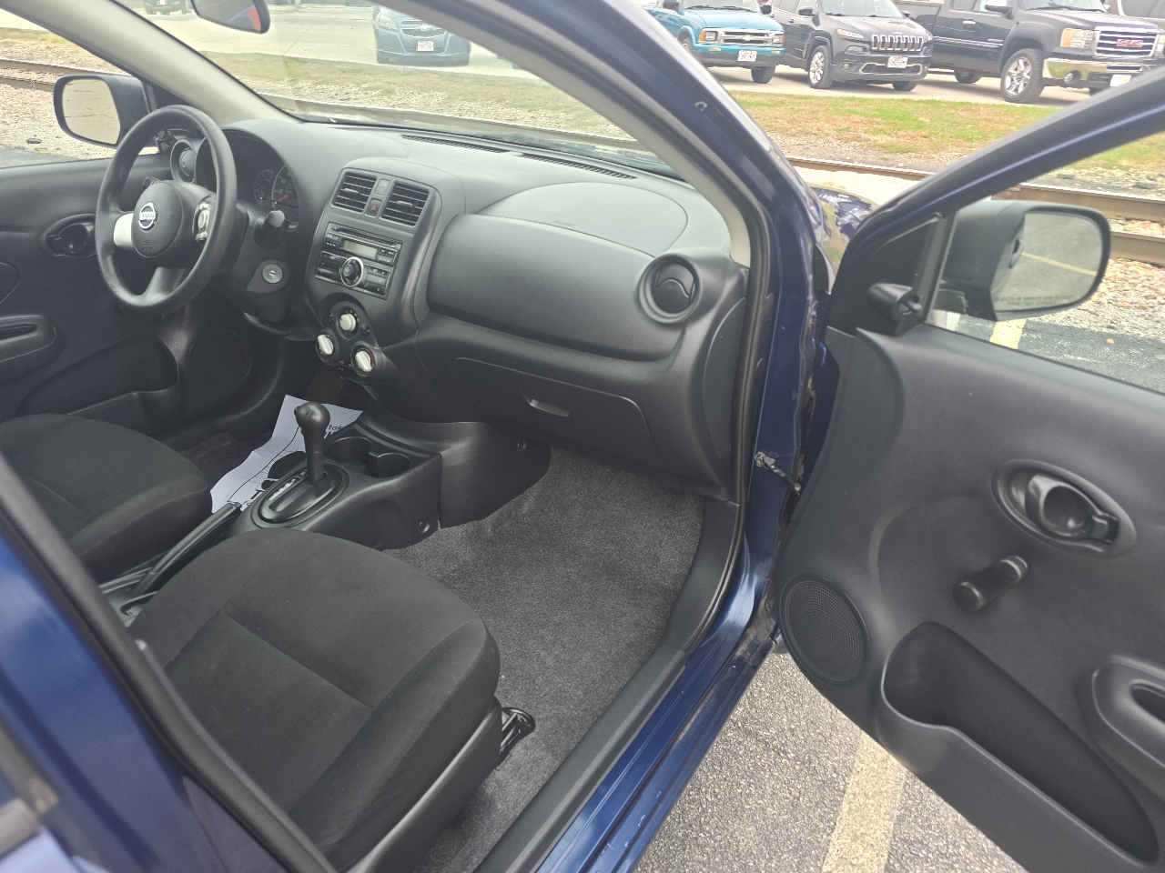 Nissan Versa 1.6 SV Sedan 2014 Nissan Versa 1.6 SV Sedan 2014