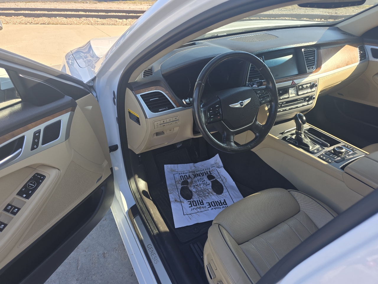 2015 Hyundai Genesis 3.8 photo 4