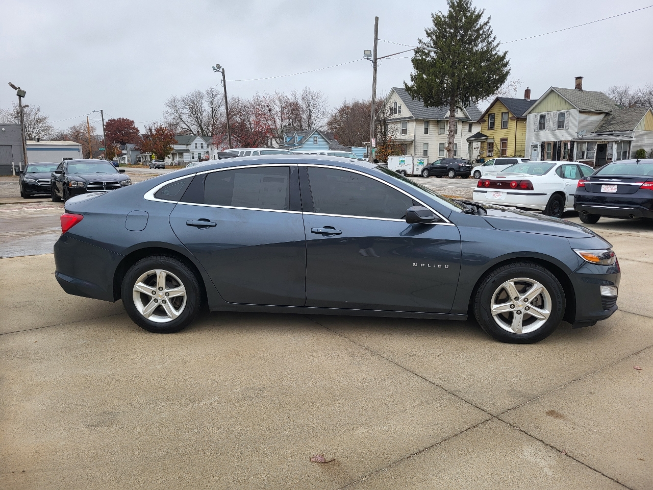 2021 Chevrolet Malibu LS photo 2