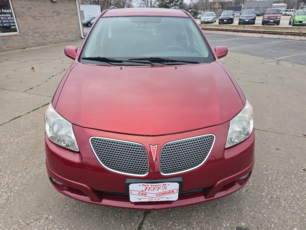 2005 Pontiac Vibe Base photo 2