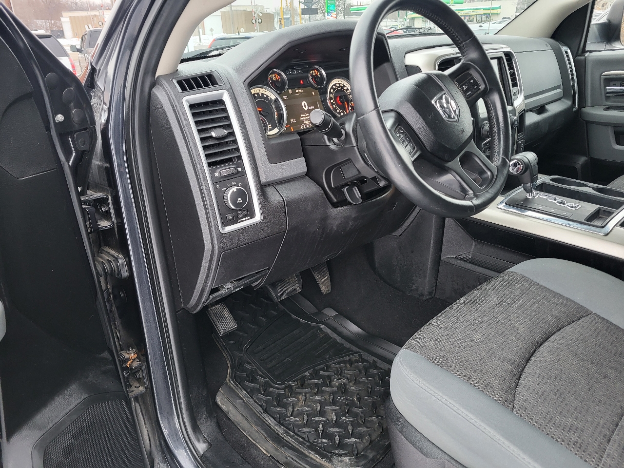 RAM 1500 SLT Quad Cab 4WD 2013