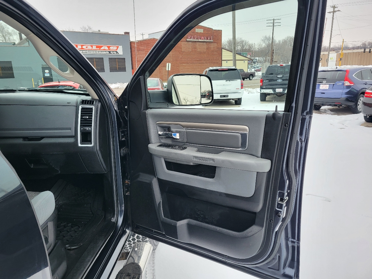 RAM 1500 SLT Quad Cab 4WD 2013