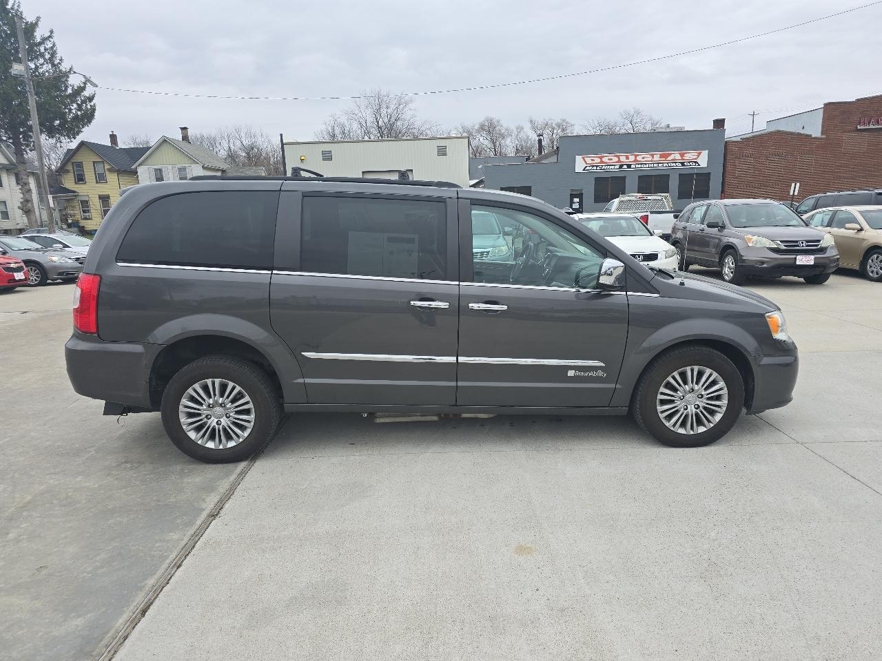 Chrysler Town & Country Touring-L 2016