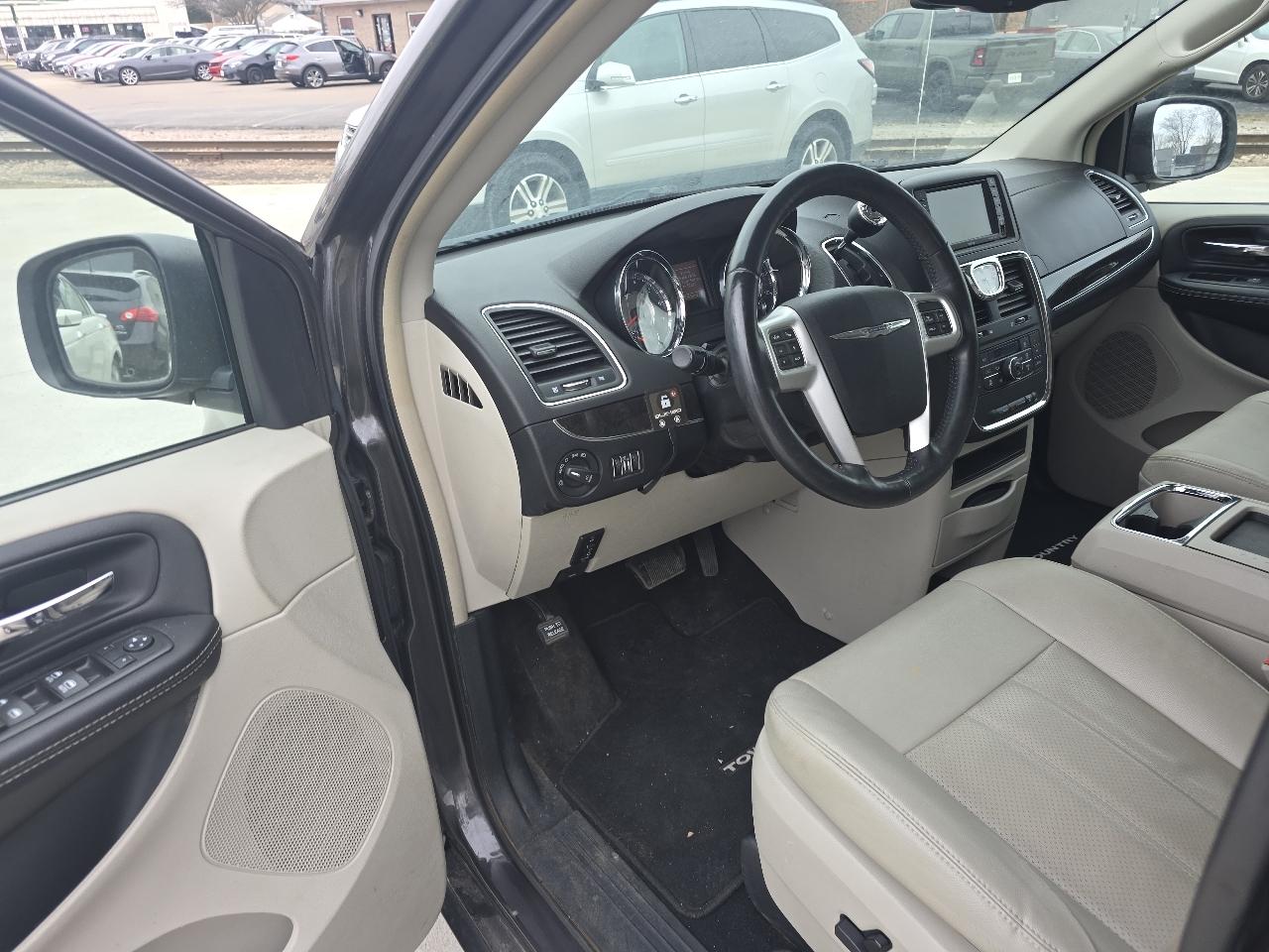 Chrysler Town & Country Touring-L 2016