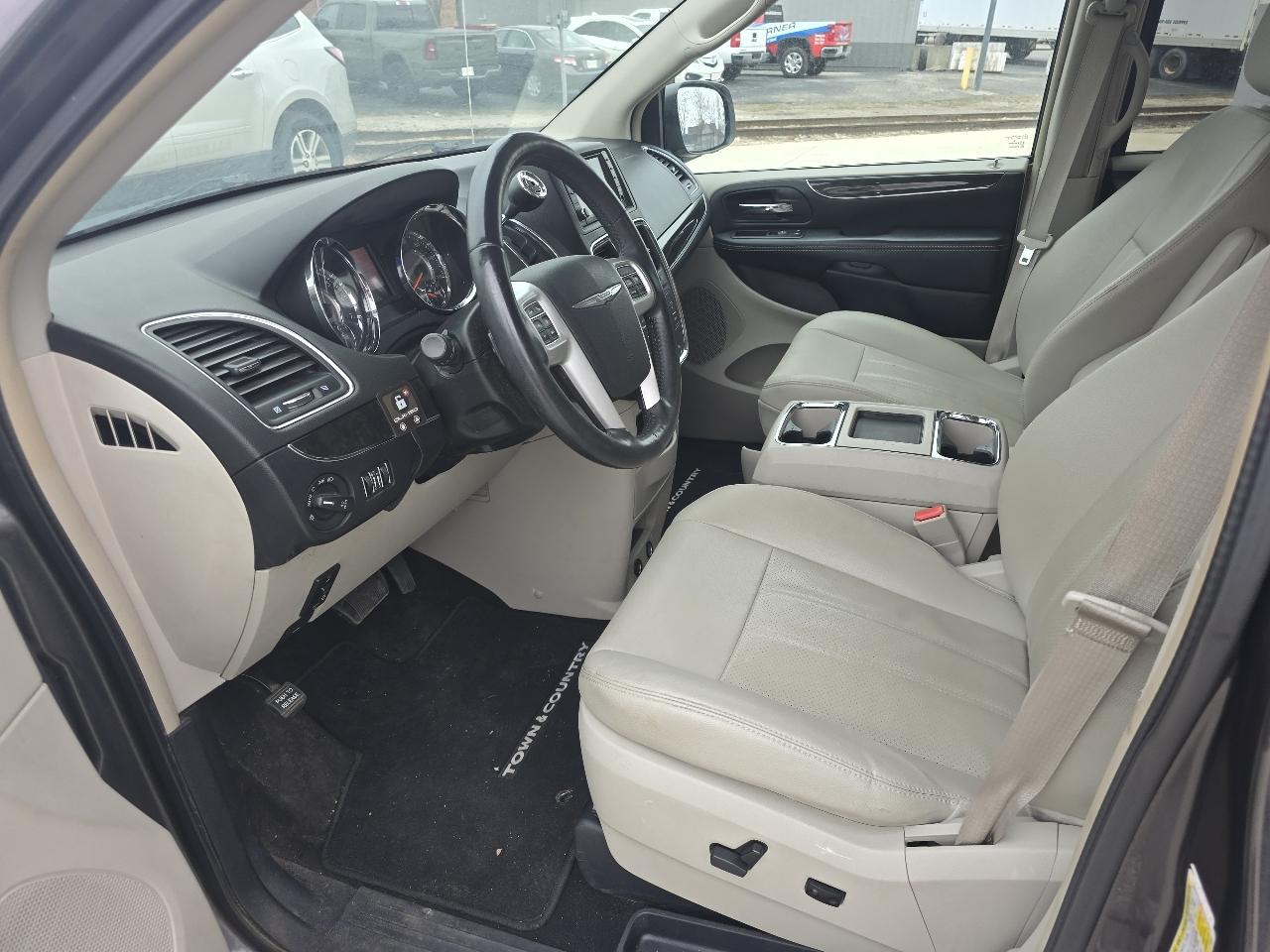 Chrysler Town & Country Touring-L 2016