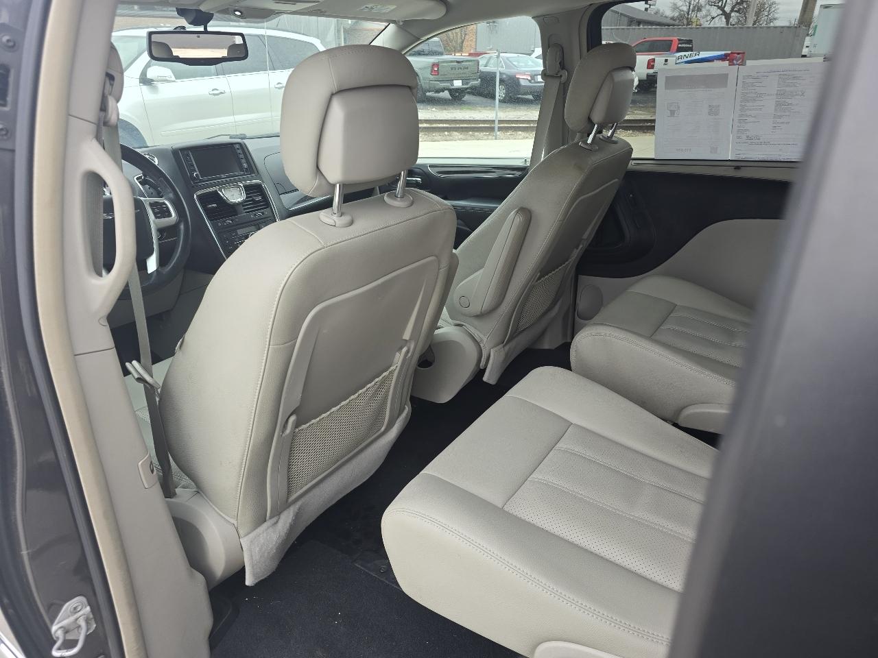 Chrysler Town & Country Touring-L 2016