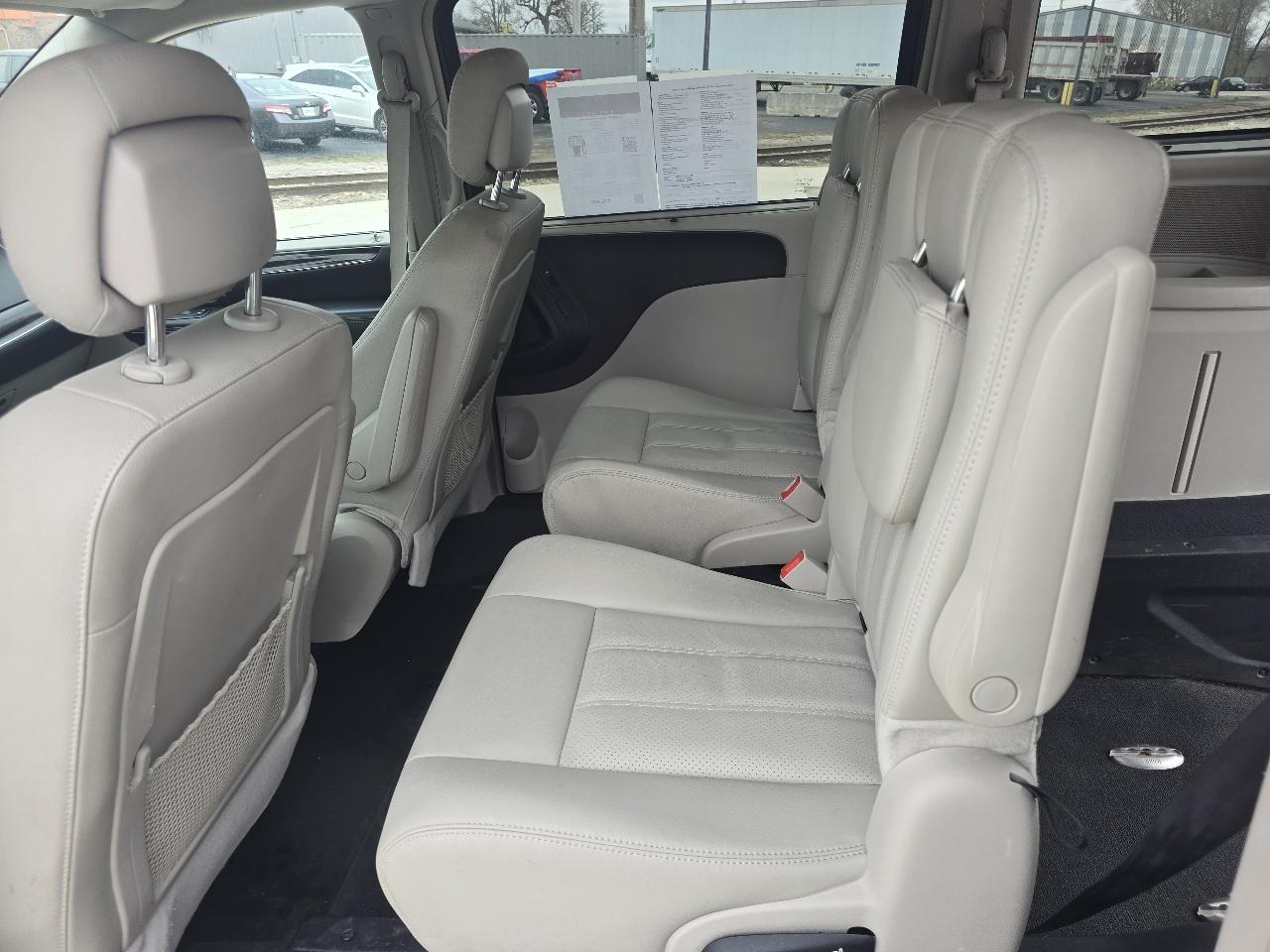 Chrysler Town & Country Touring-L 2016