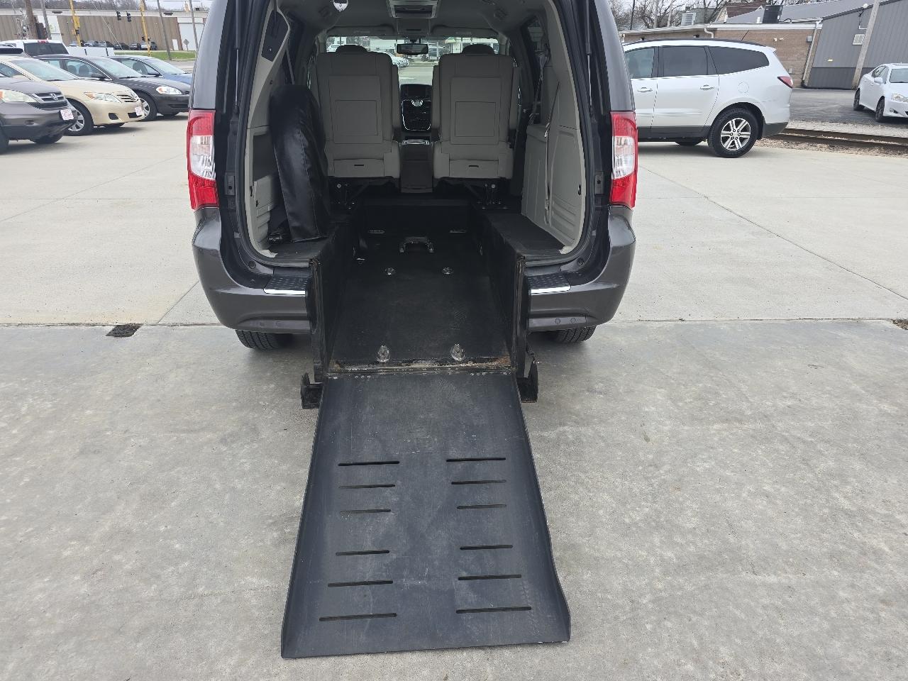 Chrysler Town & Country Touring-L 2016