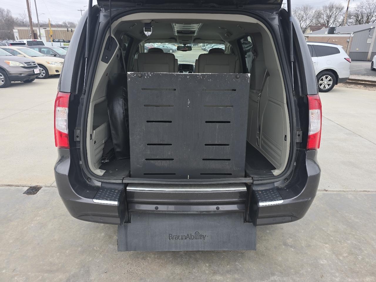 Chrysler Town & Country Touring-L 2016