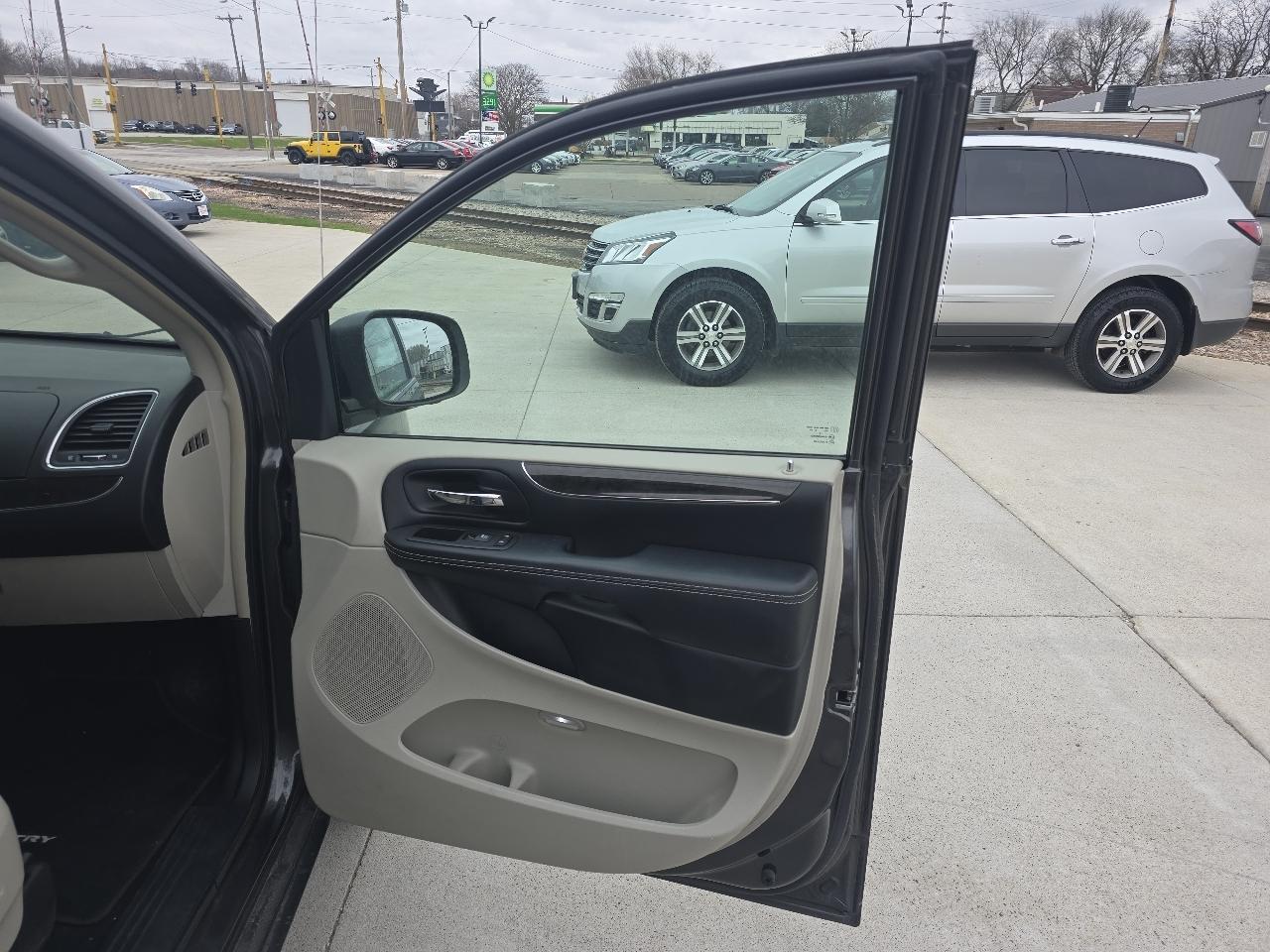 Chrysler Town & Country Touring-L 2016