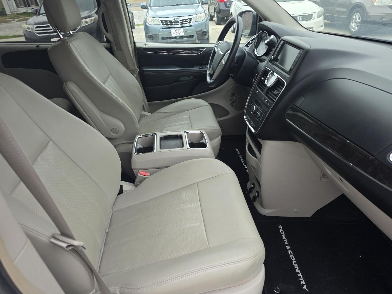 Chrysler Town & Country Touring-L 2016