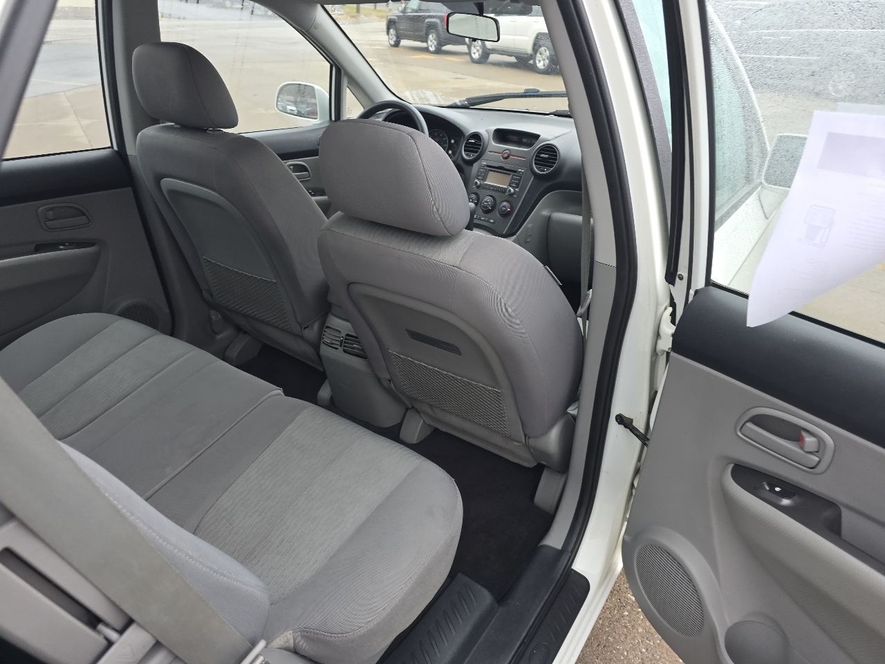 Kia Rondo LX 2009