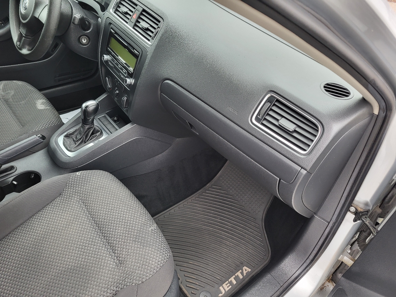 Volkswagen Jetta S 2011