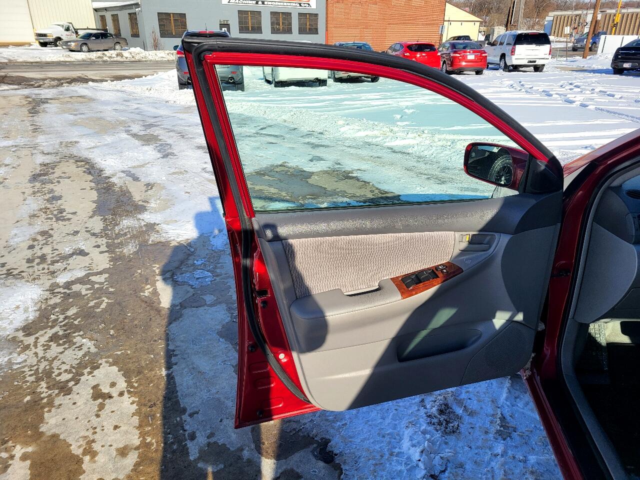 Toyota Corolla LE 2005