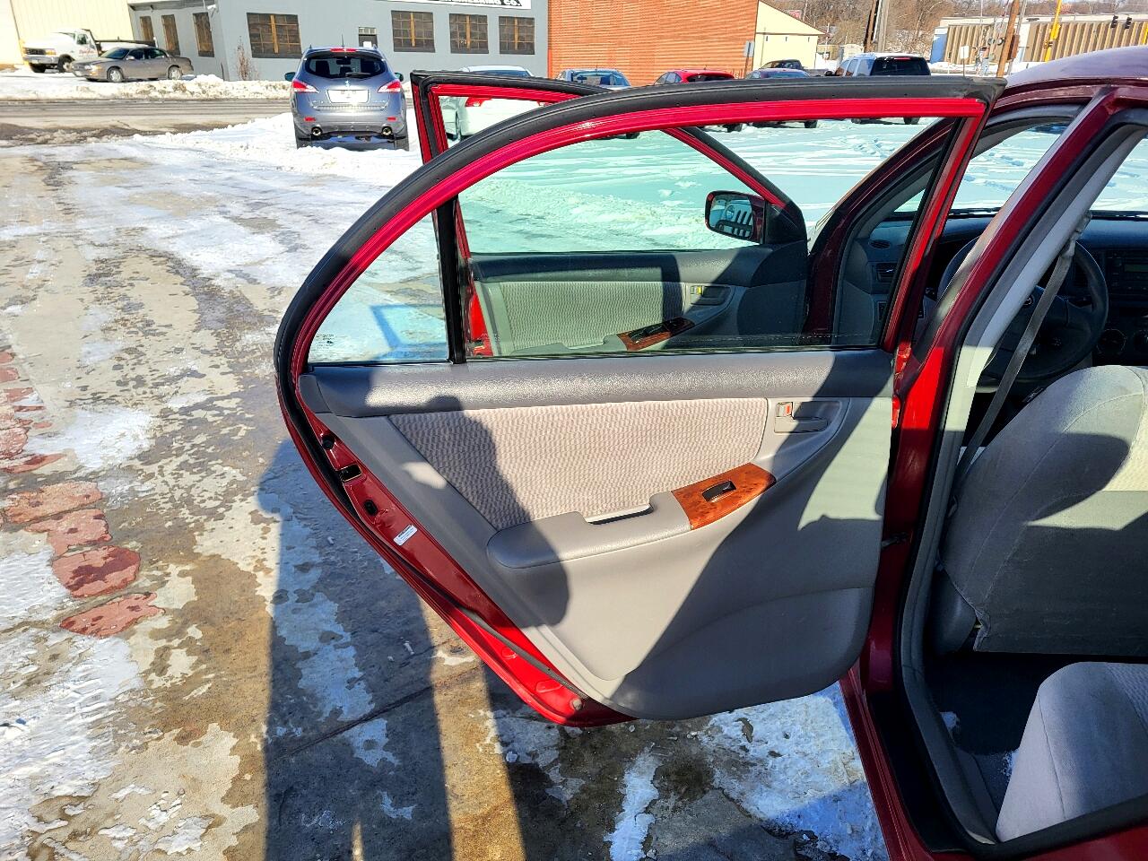 Toyota Corolla LE 2005