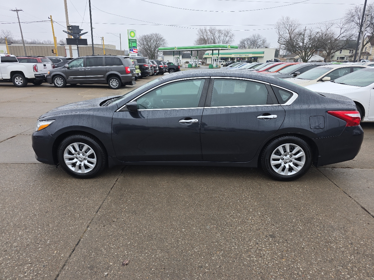 2016 Nissan Altima S's photo