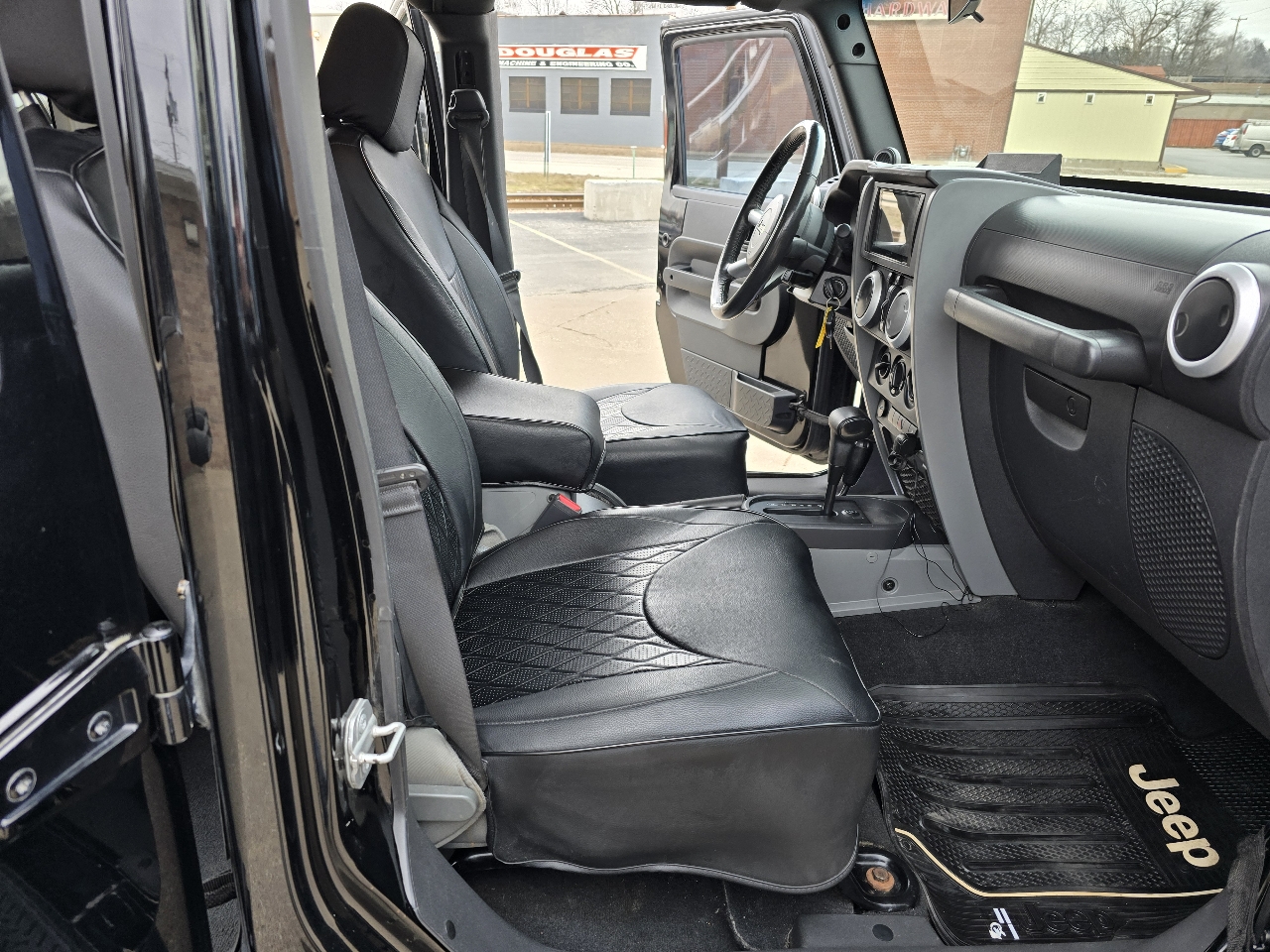 Jeep Wrangler Unlimited Sahara 4WD 2010