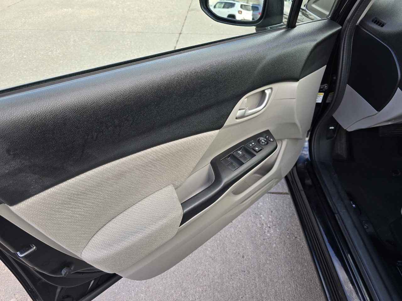 Honda Civic LX Sedan 5-Speed AT 2013