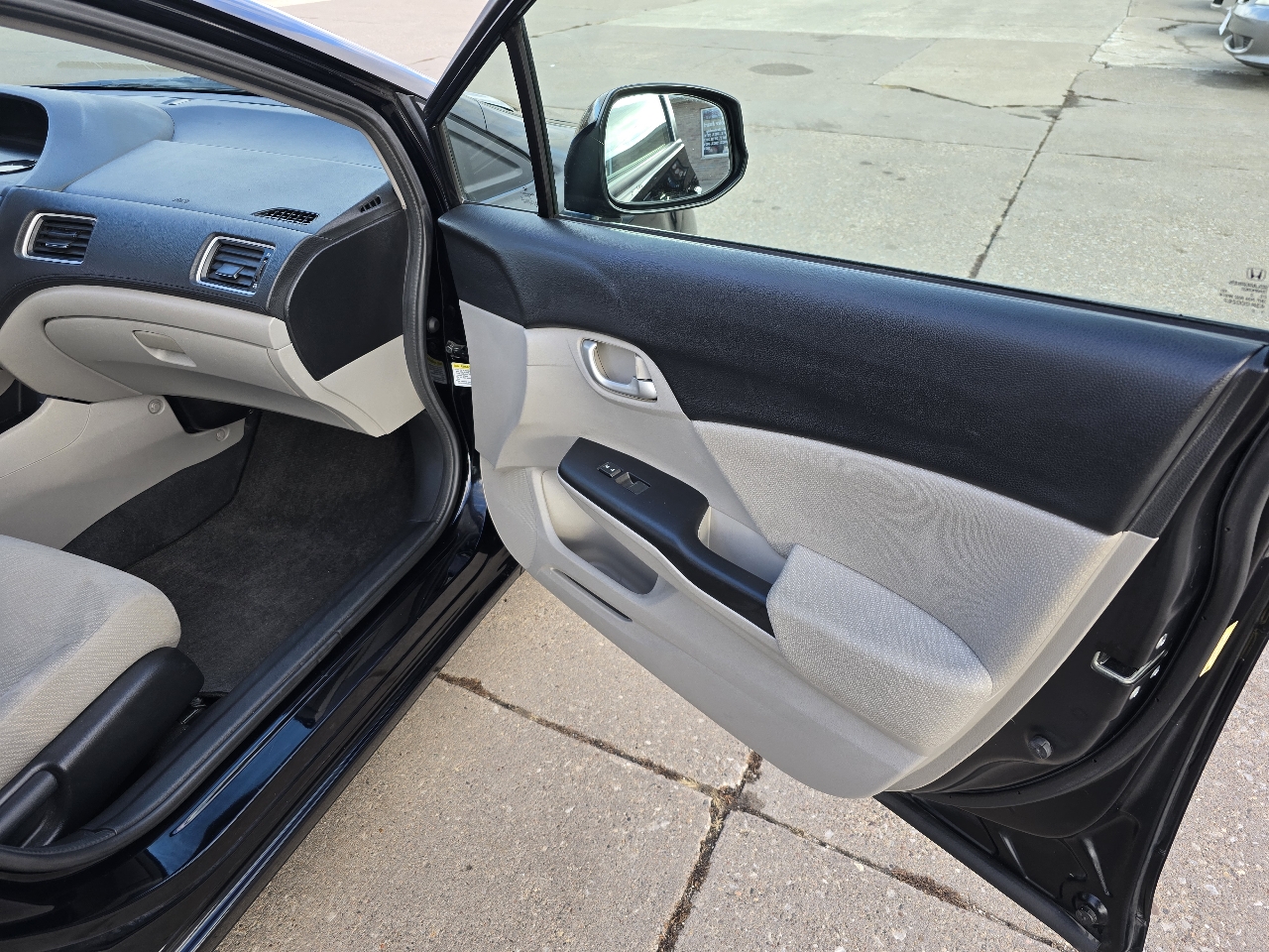 Honda Civic LX Sedan 5-Speed AT 2013