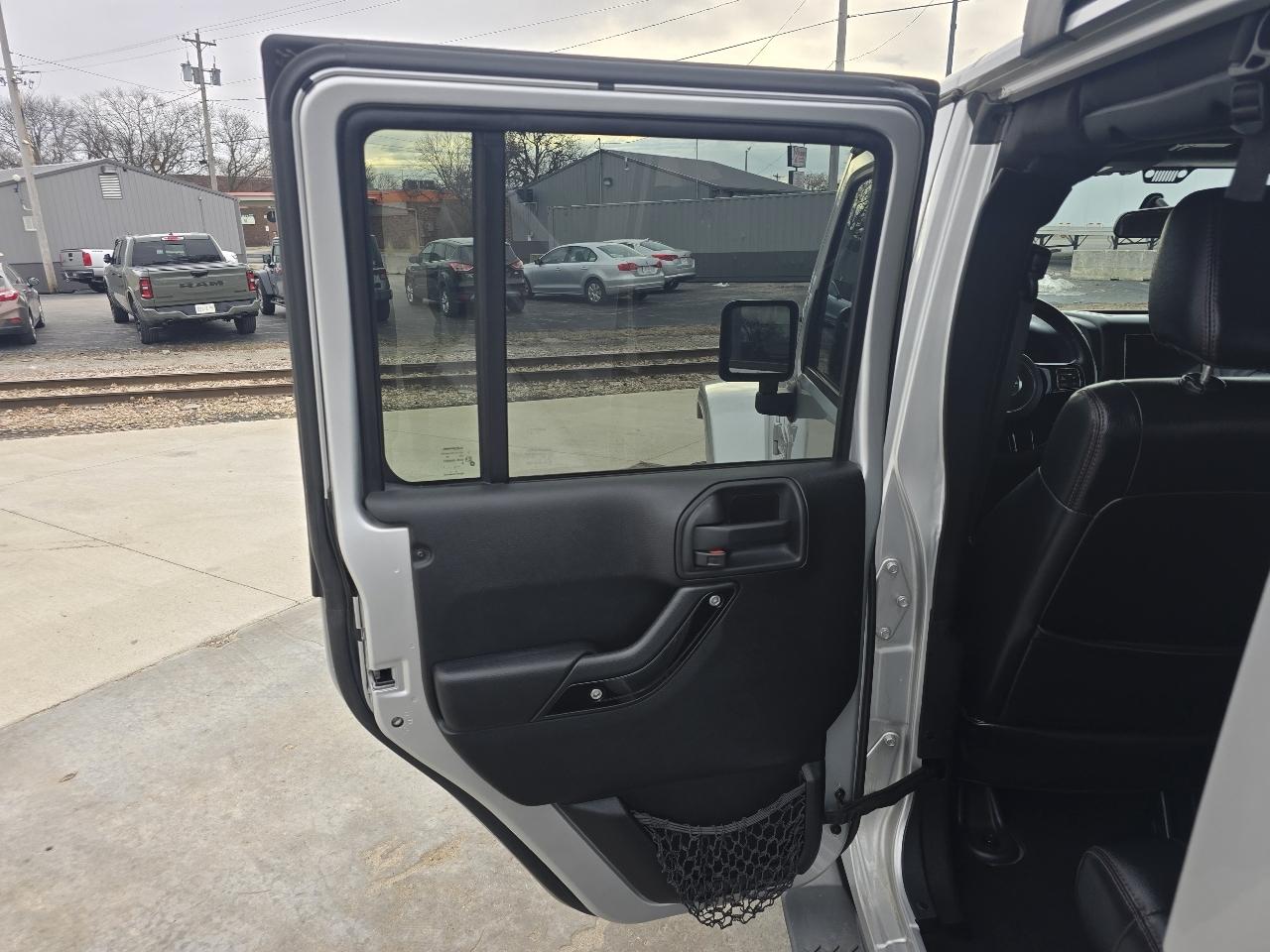 Jeep Wrangler Unlimited Sahara 4WD 2012