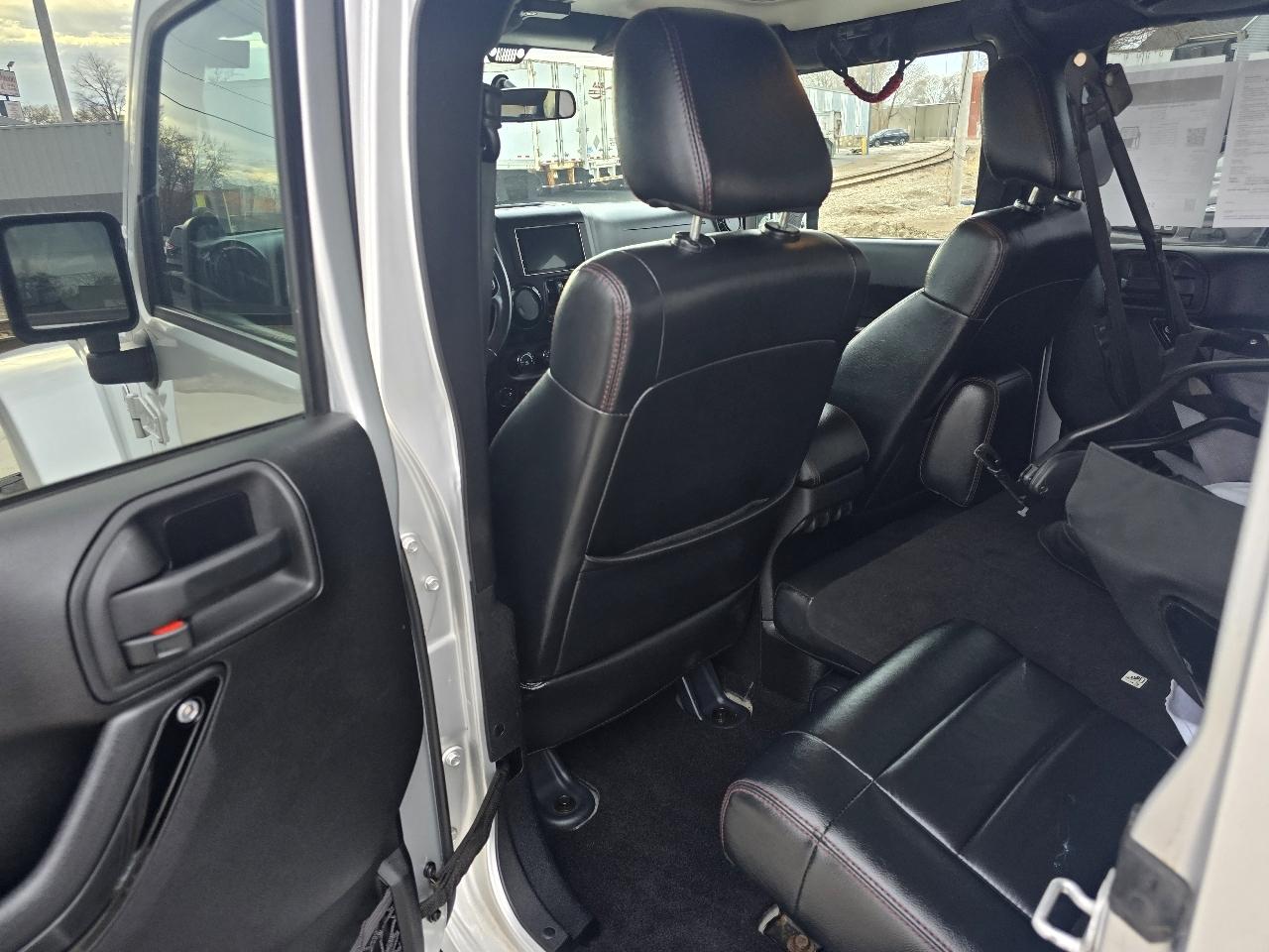 Jeep Wrangler Unlimited Sahara 4WD 2012