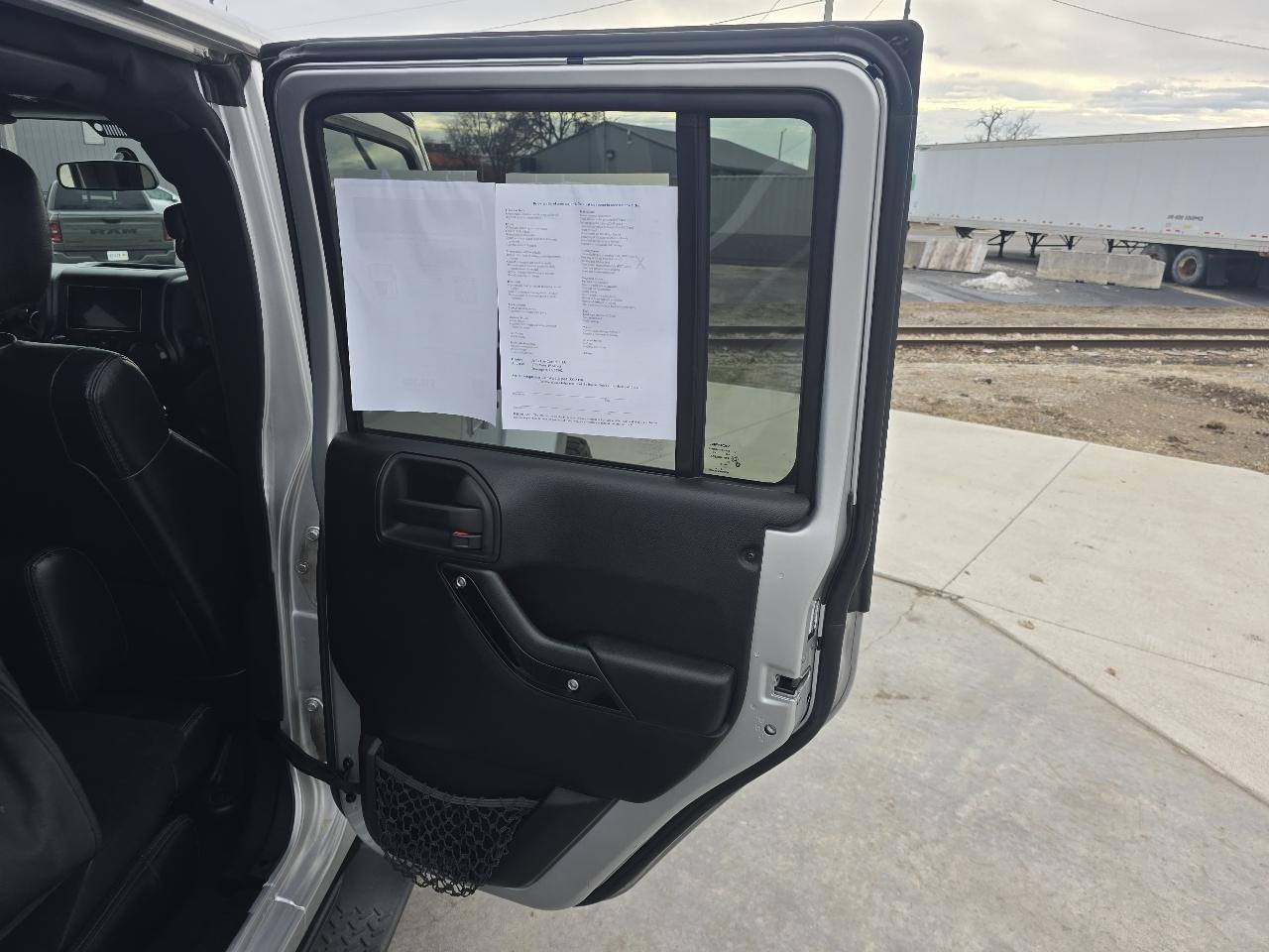 Jeep Wrangler Unlimited Sahara 4WD 2012