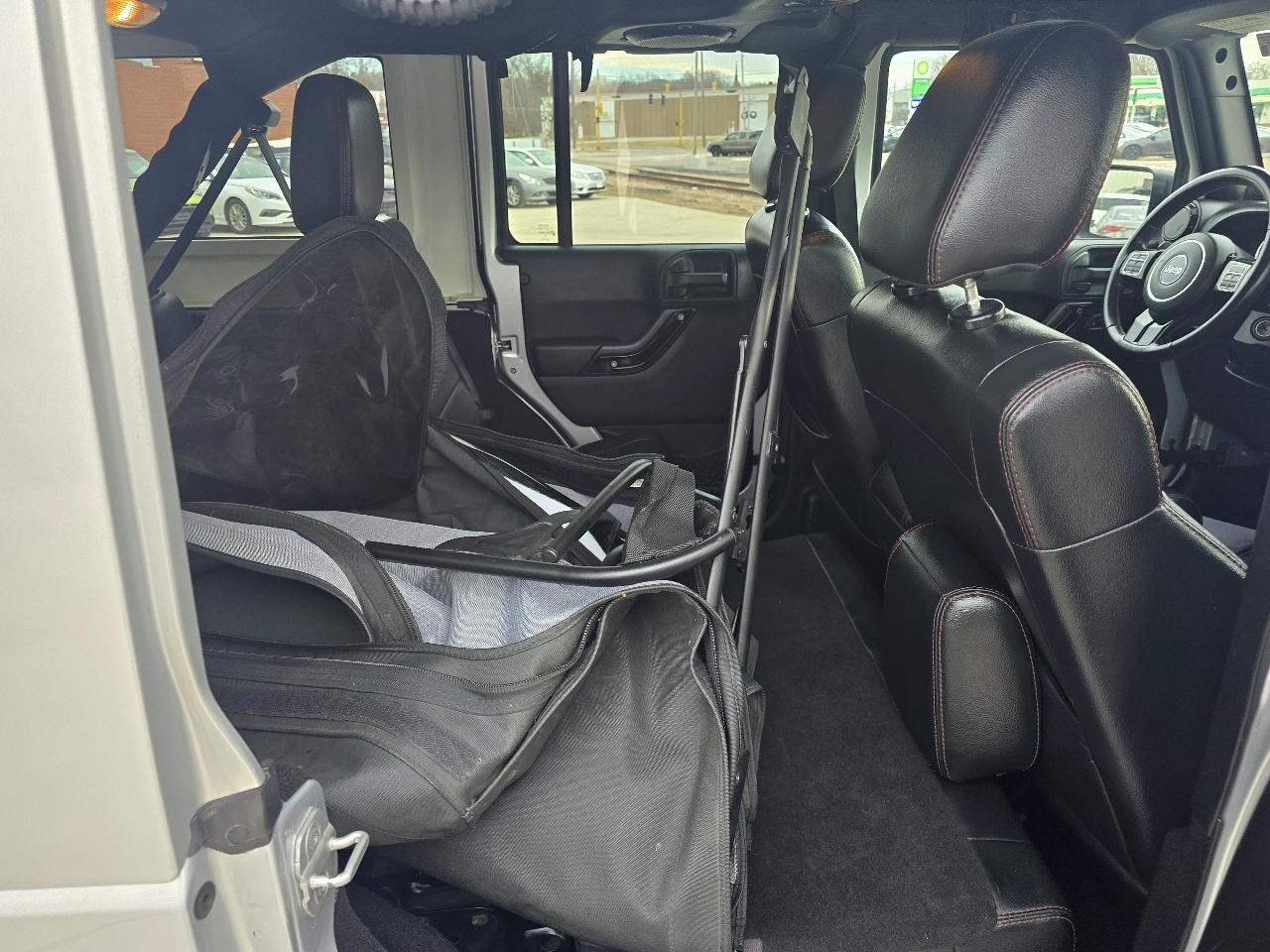 Jeep Wrangler Unlimited Sahara 4WD 2012