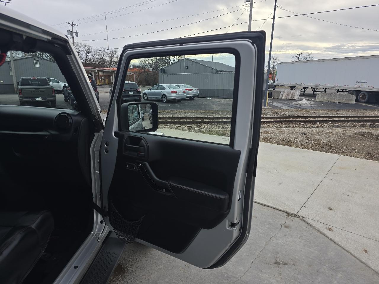 Jeep Wrangler Unlimited Sahara 4WD 2012