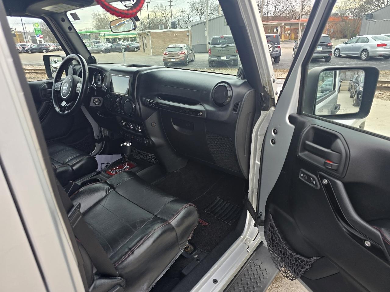 Jeep Wrangler Unlimited Sahara 4WD 2012