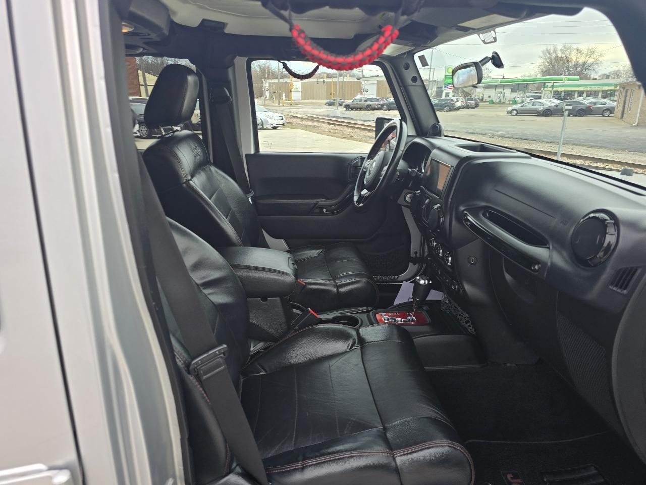 Jeep Wrangler Unlimited Sahara 4WD 2012